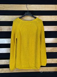 Maglione giallo con dettagli brillanti