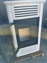STUFA LEGNA IN MAIOLICA 10kw CON DUE VENTOLE ARIA