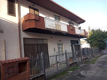 Casa indipendente di 300 m² con più di 5 locali e 