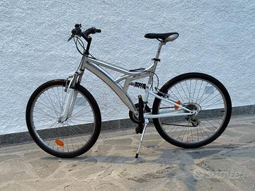 Mountain bike biammortizzata in alluminio