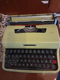 Macchina da scrivere Olivetti