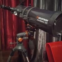 Potente telescopio astronomico spaziale