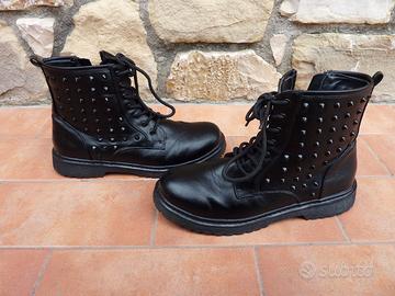 Stivaletti Bata 38 neri con borchie