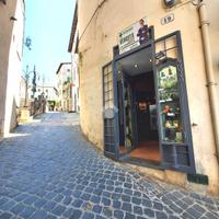 NEGOZIO A SPOLETO