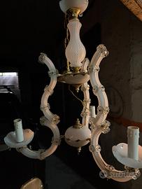 Lampadario in vetro opalino