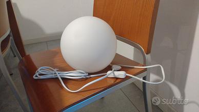 Lampada con luce gialla