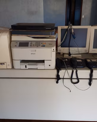 GRATIS Lotto PC e TV Vintage Svuoto Ufficio 