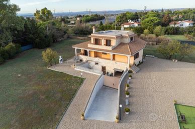 VILLA SINGOLA A CIVITAVECCHIA