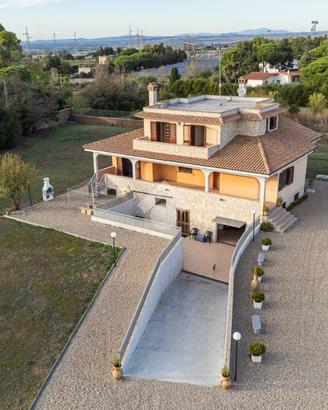 VILLA SINGOLA A CIVITAVECCHIA