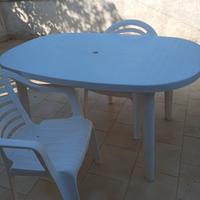 tavolo in resina + 2 sedie da giardino 