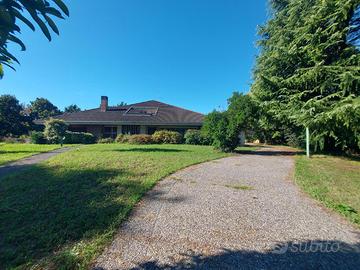 PRESTIGIOSA VILLA INDIPENDENTE CON VISTE E SPAZ...