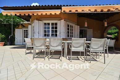 ELEGANTE ED ESCLUSIVA VILLA A VELLETRI
