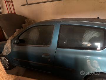Renault Clio intera o per pezzi