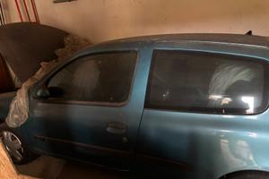 Renault Clio intera o per pezzi
