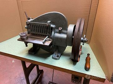 TAGLIASTRISCE CUOIO PELLE PELLETTERIA.