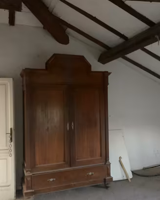 Armadio antico da restaurare