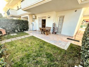 Prima fila mare - due bagni - giardino - garage