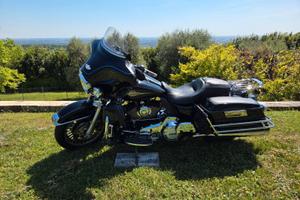 Harley-Davidson Electra Glide Classic FLHTCU 2012