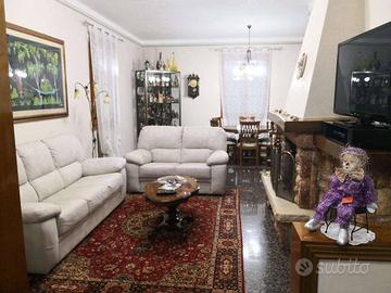 Casa indipendente di 300 m² con più di 5 locali e 