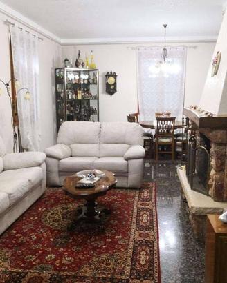 Casa indipendente di 300 m² con più di 5 locali e 