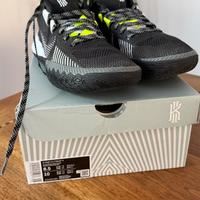 Nike Kyrie FlyTrap V (colore nero/bianco, mis. 42)
