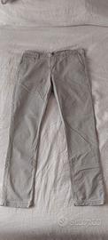 Pantalone uomo di colore grigio
