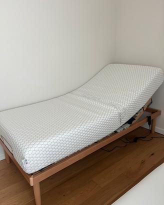 Letto con rete elettrica e materasso nuovi
