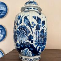 vaso con coperchio in ceramica di Delft