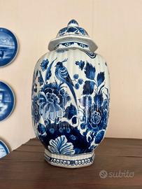 vaso con coperchio in ceramica di Delft