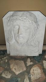 tavola di pietra del Cristo scolpita 