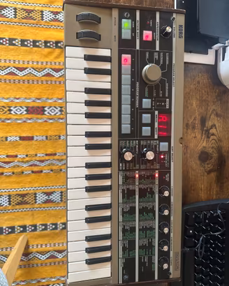 Korg micro korg synthesizer