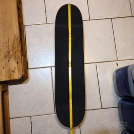 skateboard nero e verde con logo monster nuovo 