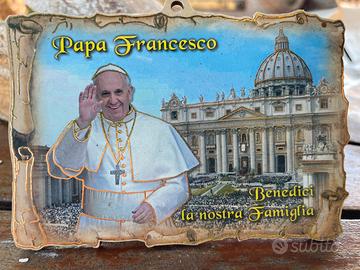 Targa in legno del Santo Padre