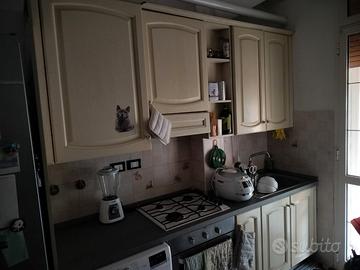 Cucina in legno con forno