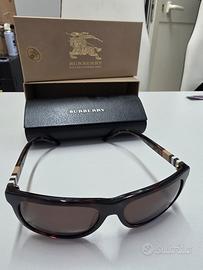 occhiali da sole firmati Burberry 