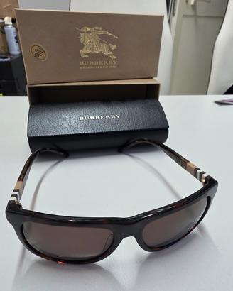 occhiali da sole firmati Burberry 