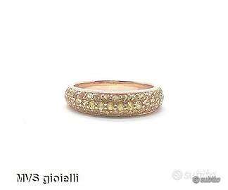 Anello in oro giallo con zaffiri