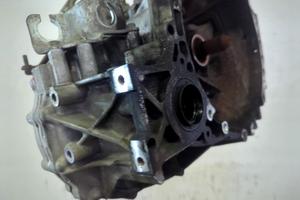 303002D110 CAMBIO MECCANICO TOYOTA AVENSIS SW 2.0 