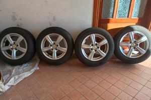 Gomme più cerchi in lega