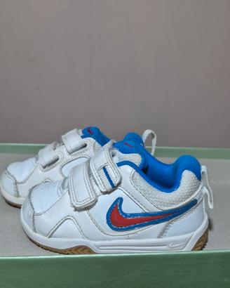 Scarpe Nike Bambino/a Taglia 21 con Strappo