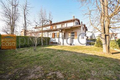 Villa di 300 m² con più di 5 locali e box auto dop