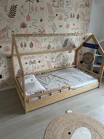 Letto a casetta montessoriano con materasso