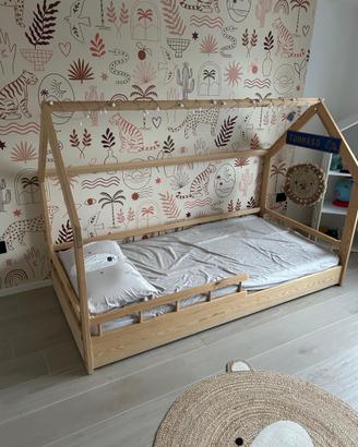 Letto a casetta montessoriano con materasso