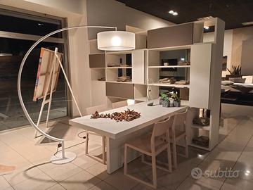 Libreria bifacciale con tavolo scorrevole