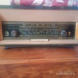 radio d'epoca con giradischi funzionante 