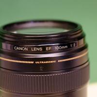 Canon EF 100mm f 2 usm