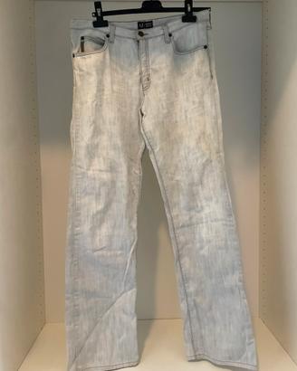 Jeans chiaro firmato Armani Jeans (AJ).