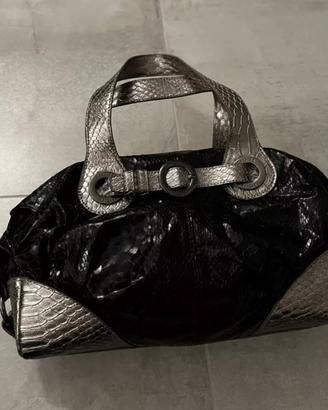 Borsa bauletto Carpisa con due manici nero argento