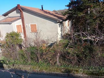 casa indipendente con terreno 