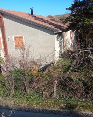 casa indipendente con terreno 